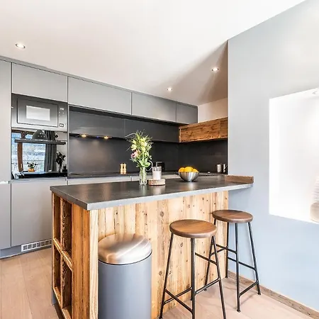 Le Globe Argentiere - By Emerald Chamonix