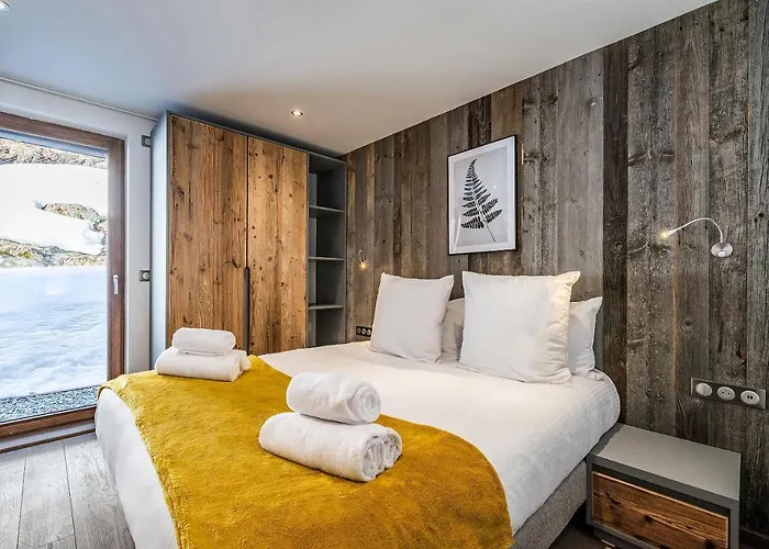 Le Globe Argentiere - By Emerald Chamonix