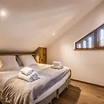 Le Globe Argentiere - By Emerald Chamonix