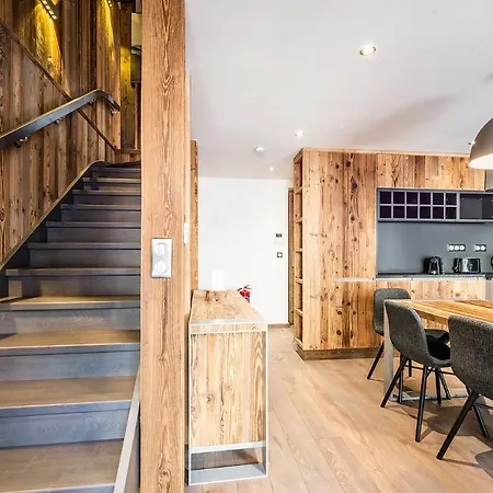 Le Globe Argentiere - By Emerald Chamonix