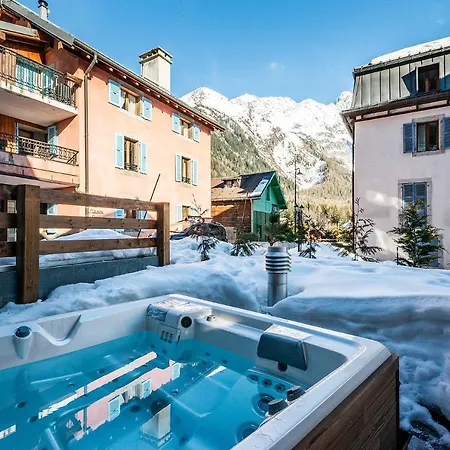 Le Globe Argentiere - By Emerald Daire *